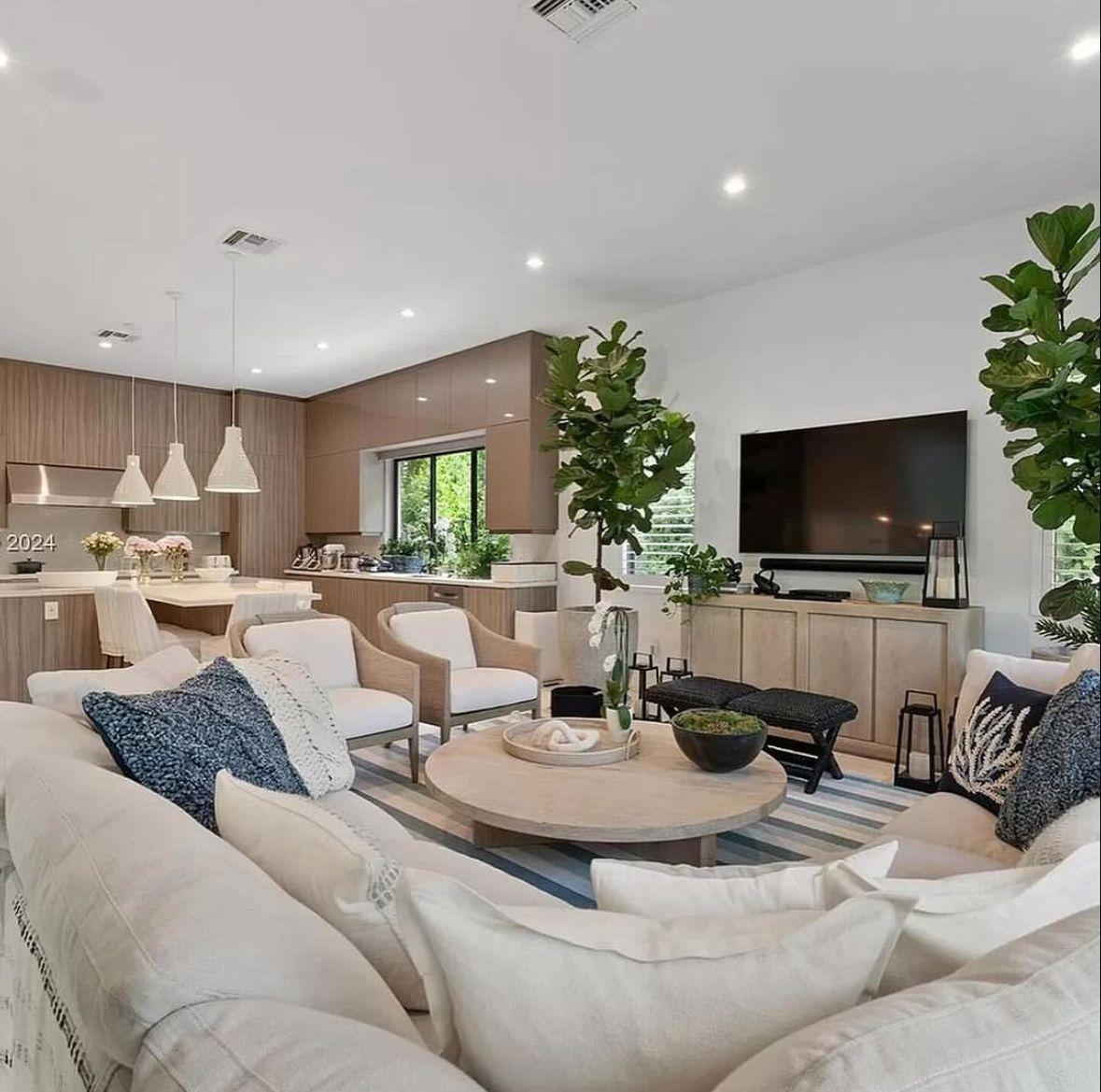 4 Bed Rooms Aparment at Miami Beach